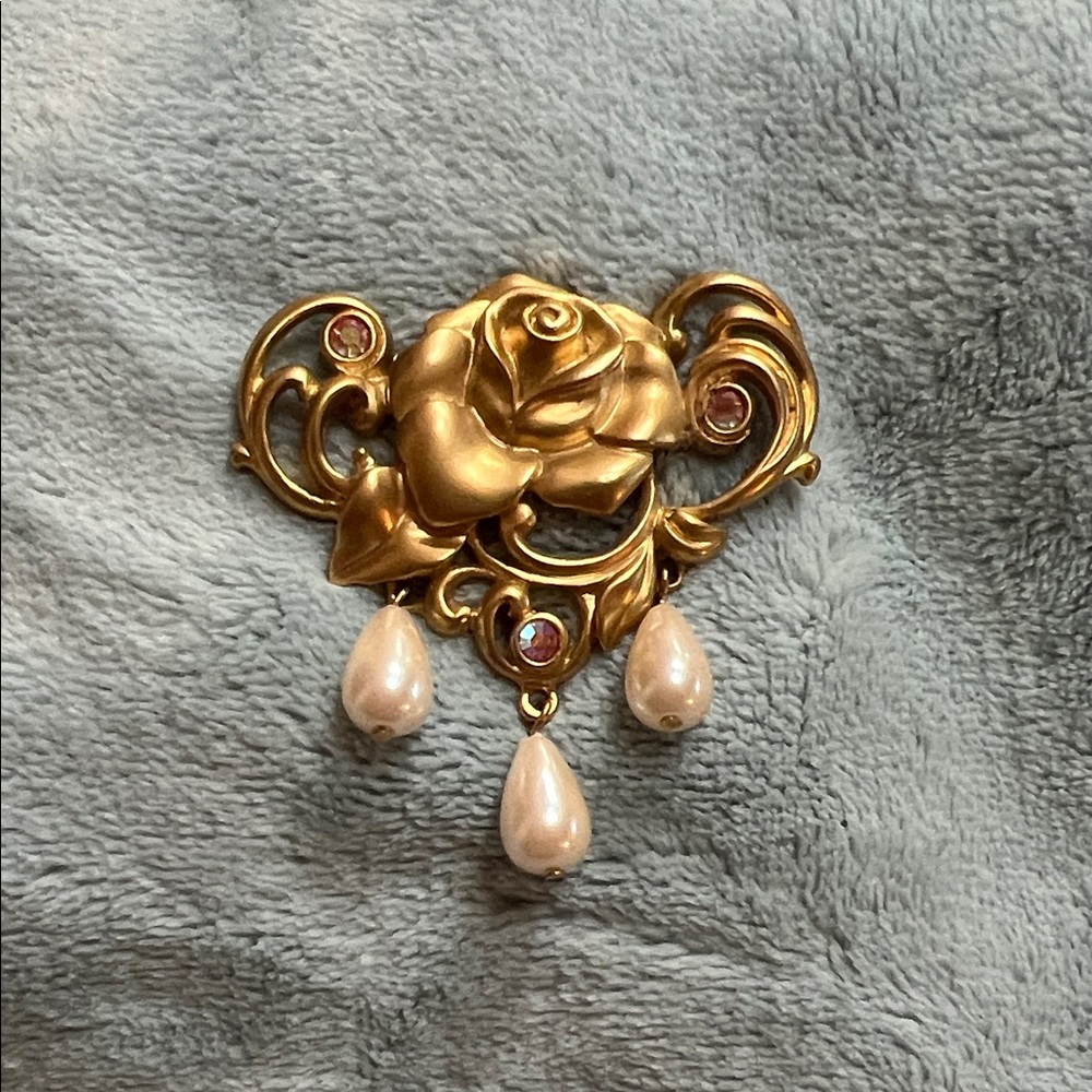 Elegant Gold Rose Brooch with Pearls